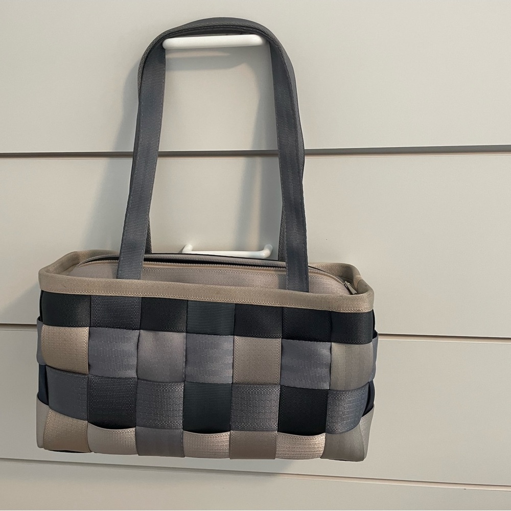 Harvey’s Seat Belt purse